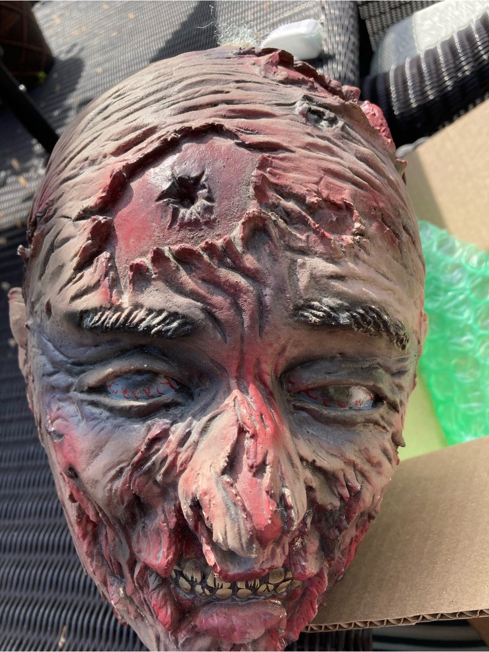 Halloween zombie head prop - Picture 10 of 10